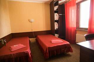 Мотели Park Sharay Motel Доры Двухместный номер эконом-класса с 2 отдельными кроватями-5